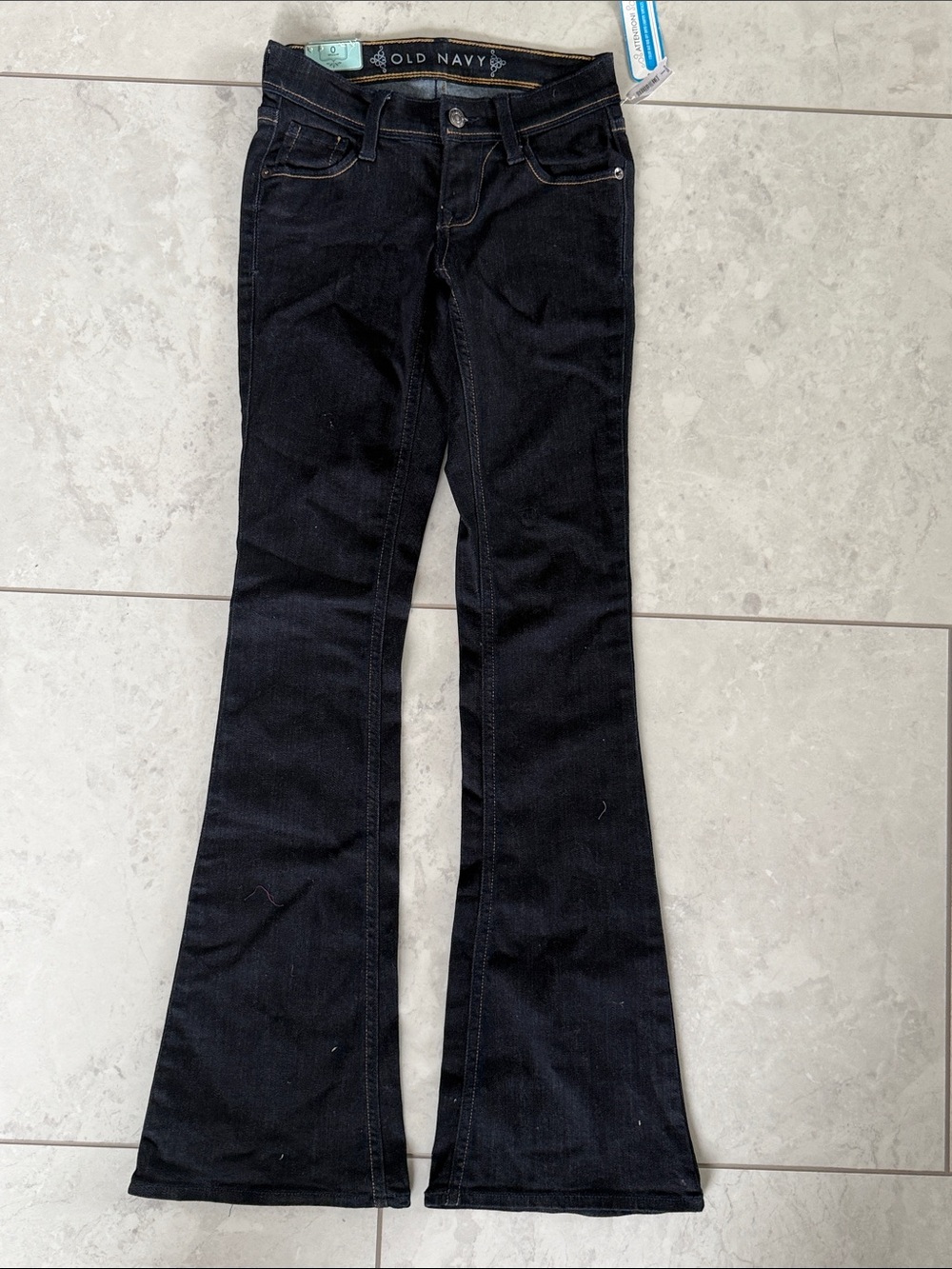 NWT Old Navy Skinny Mini-Flare Jeans dark wash— Women's size 0